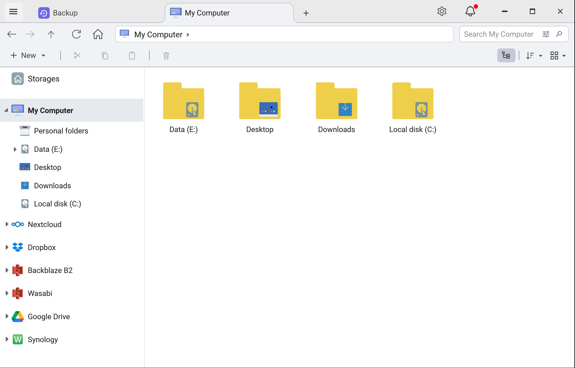 BackupKit mostrando las unidades locales y externas: Datos (E:), Escritorio, Descargas y Disco local (C:)